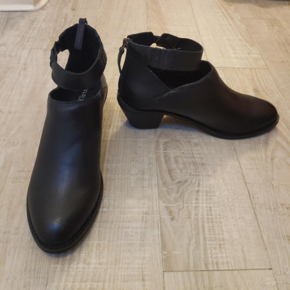 8.5 never worn black boots from Anthropologie